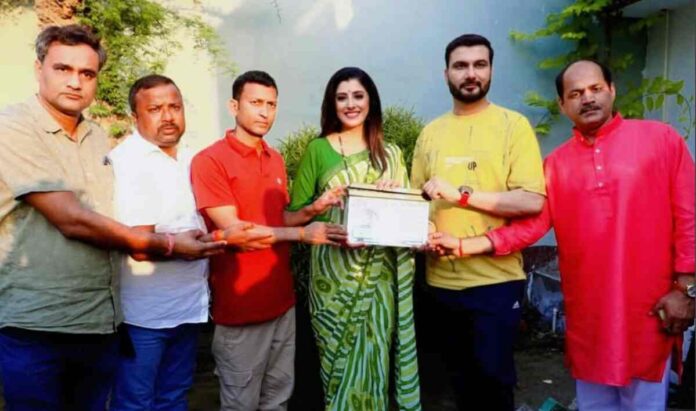 The shooting of Prithvi Tiwari and Sanchita Banerjee's Bhojpuri film 